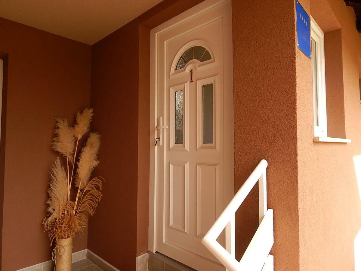 Studio Apartman Lakasa غاكوفيتسا المظهر الخارجي الصورة